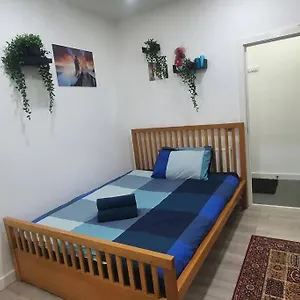 One Bedroom With Garden,sleep Up To 4ppl Apartment
